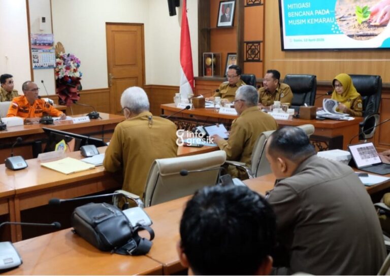 Bupati Gresik, Fandi Akhmad Yani, saat memimpin rapat one week. (Foto: Ist/Infogresik)