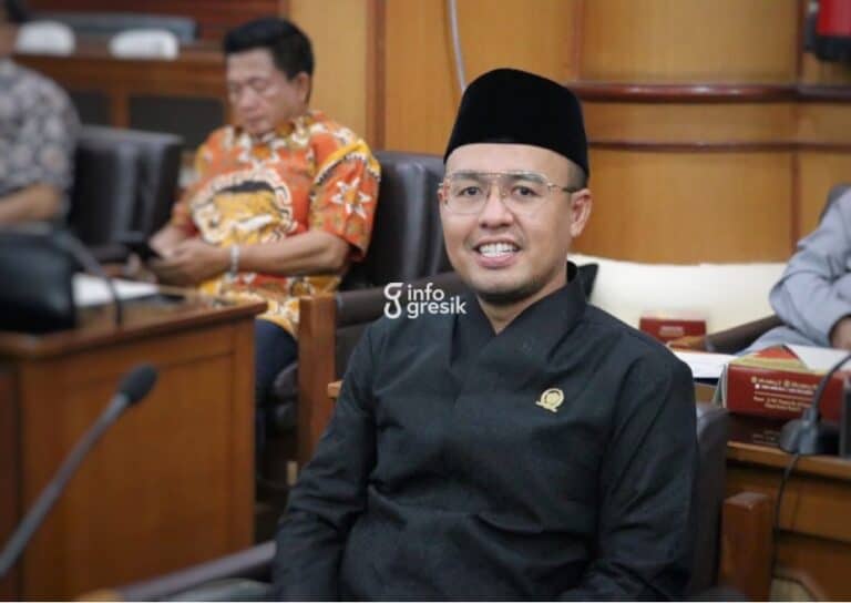 Jembatan Manyar Tak Lagi Gelap, PJU Mulai Menyala Malam Ini Usai Diadvokasi Anggota DPRD Gresik Ainul Yaqin Anggota DPRD Kabupaten Gresik Fraksi Partai NasDem, Muhammad Ainul Yaqin. (Foto: Ist/Infogresik)