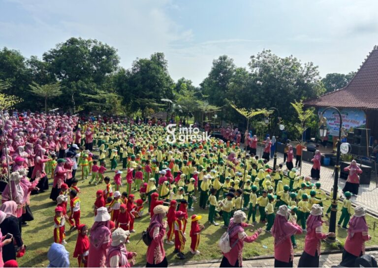 Ribuan Peserta Padati Wagos Ujungpangkah, Ramaikan Festival ABA Bersama Master Dongeng Kak Bimo Suasana Festival ABA di Wagos, Ujungpangkah, Gresik, yang diikuti ribuan anak TK. (Foto: Ist/Infogresik)