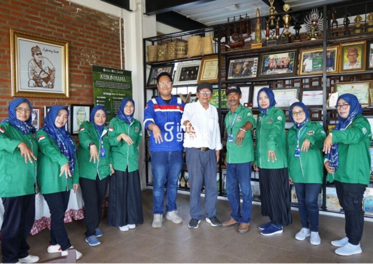 Cegah Banjir, Kader MASBERLING Binaan PT PON Belajar Konservasi Air di Kampung Semar Kader MASBERLING binaan PT PON saat mengikuti studi lapangan dan pelatihan konservasi air di Malang. (Foto: Ist/Infogresik)