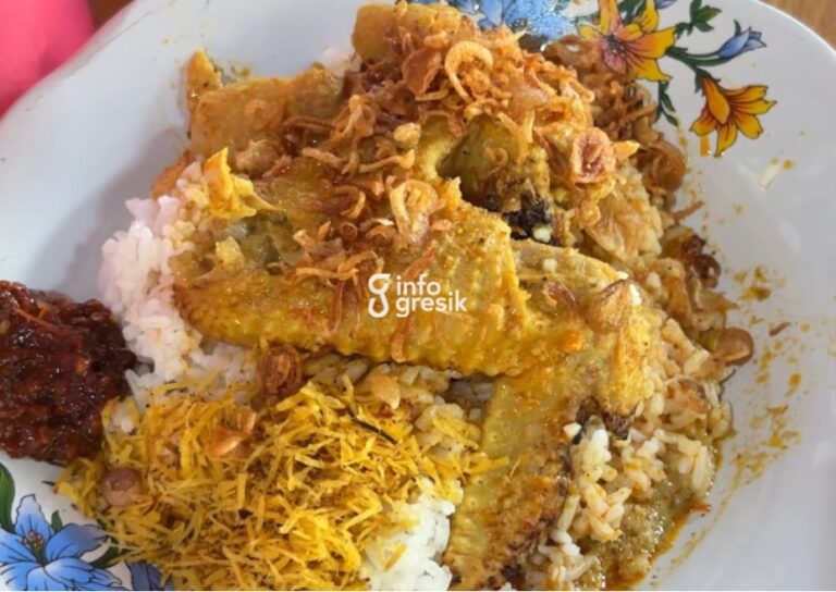 Menikmati Kare Ayam Pelabuhan Gresik, Kuliner Legendaris Sejak 1972 Tampilan Kare Ayam Pelabuhan Bu Mani. (Foto: Khanif Rosidin/Infogresik)