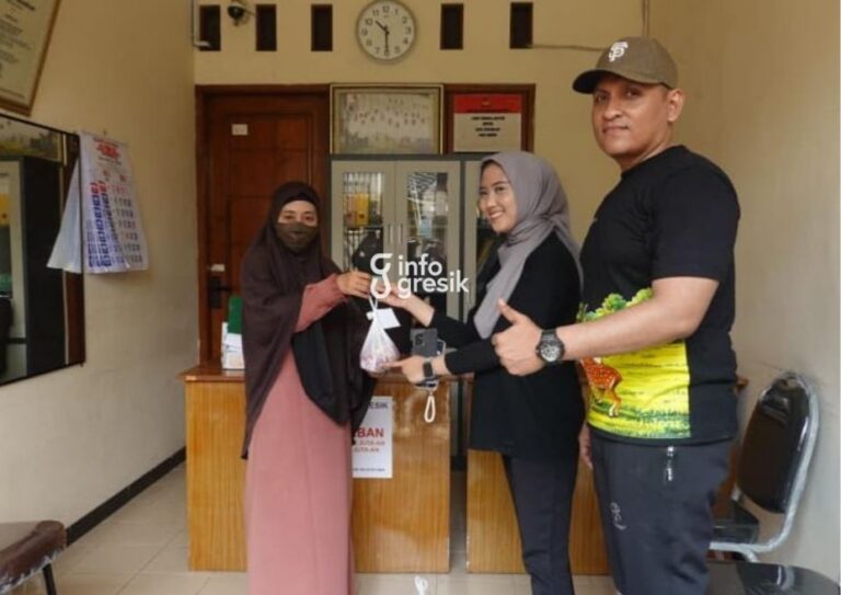 Iduladha 1447 H, Gressmall dan ASTON Gresik Salurkan Enam Hewan Kurban untuk Masyarakat Perwakilan tim Gressmall dan ASTON Gresik Hotel & Conference Center saat menyalurkan daging kurban kepada masyarakat dalam rangka peringatan Idul Adha 1447 H. (Foto: Ist/Infogresik)