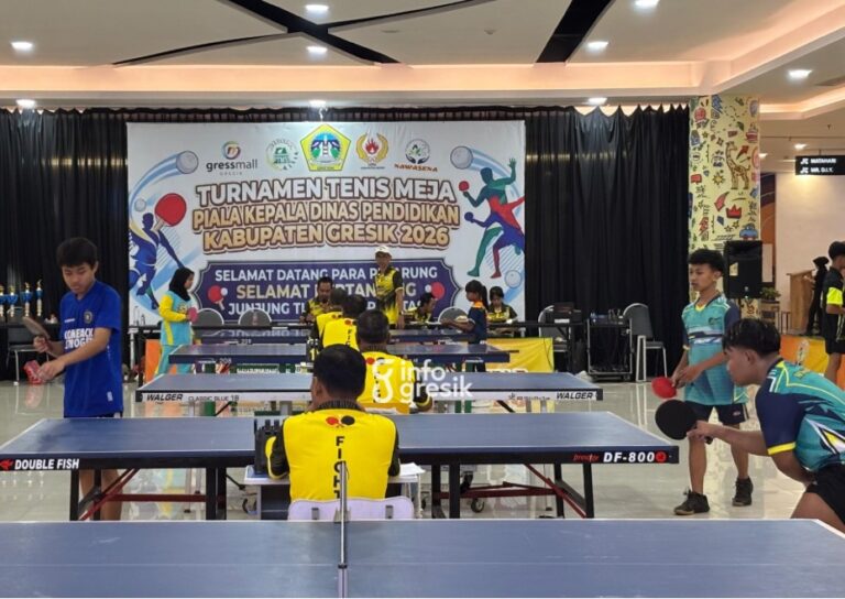 Sinergi Dispendik Gresik dan Gressmall: Sulap Pusat Perbelanjaan Jadi Arena Olahraga Lintas Generasi yang Produktif Suasana pertandingan Turnamen Tenis Meja Piala Dispendik Gresik 2026 yang berlangsung di Gressmall, Kabupaten Gresik. (Foto: Khanif Rosidin/Infogresik)