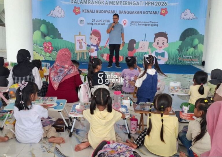 Kepala Dispendik Gresik, S. Hariyanto, saat membuka lomba mewarnai dalam rangka Festival Nasi Krawu Vol. 4 di GUS. (Foto: Ist/Infogresik)