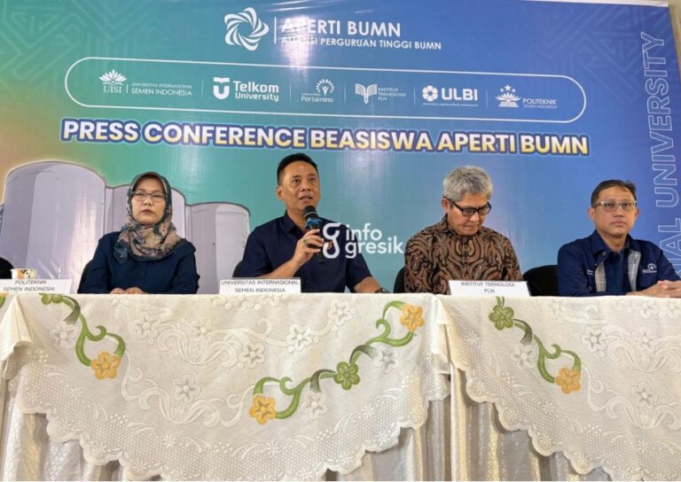 Rektor UISI, Dr. Eka Ananta Sidharta, bersama perwakilan APERTI BUMN saat memaparkan program Beasiswa APERTI BUMN 2026. (Foto: Khanif Rosidin/Infogresik)