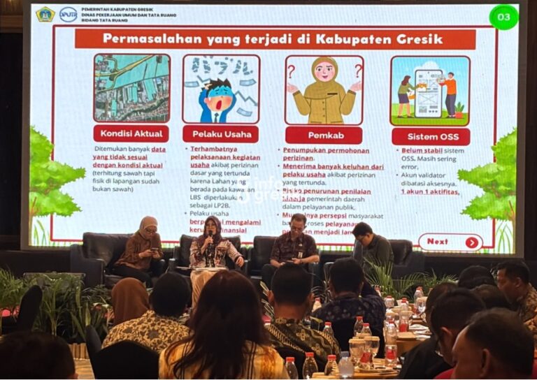 Tembus Rp11,4 Triliun di Semester I 2026, Bupati dan Wabup Gresik Minta Investasi Berdampak Langsung bagi Warga Suasana The 1st Gresik Business Forum bertema Beyond Investment: Membangun Kemitraan Strategis untuk Masa Depan Gresik yang diselenggarakan Dinas Penanaman Modal dan Pelayanan Terpadu Satu Pintu (DPMPTSP) Kabupaten Gresik, Kamis (30/7/2026). (Foto: Khanif Rosidin/Infogresik)