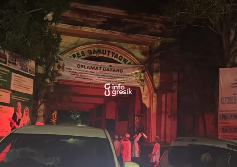 Suasana pelaksanaan Haul di Pondok Pesantren Daruttaqwa 3, Desa Dahanrejo, Kecamatan Kebomas, Kabupaten Gresik. (Foto: Ist/Infogresik)