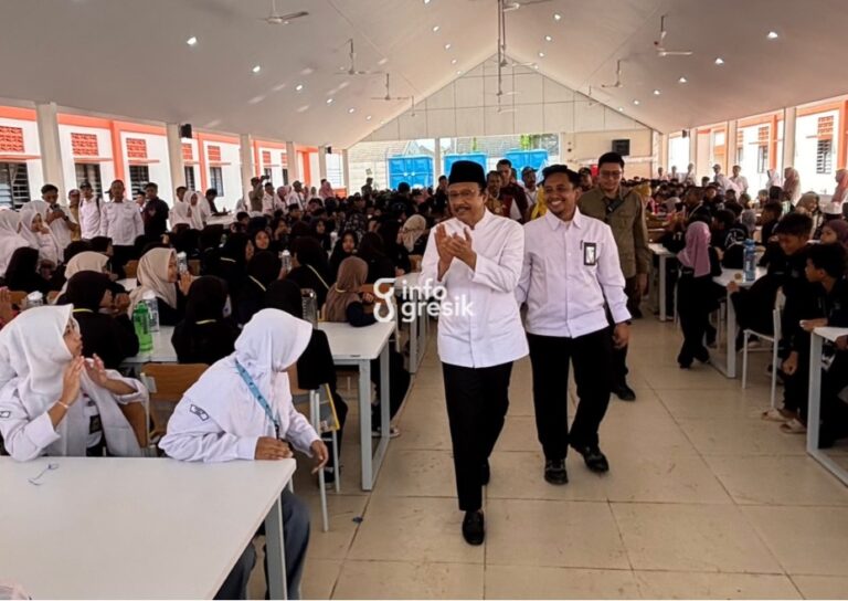 Mensos RI, Syaifullah Yusuf saat menyapa siswa SRT Gresik. (Foto: Khanif Rosidin/Infogresik)