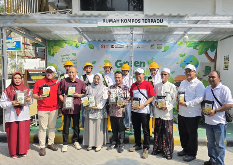 PT Petrokimia Gresik Bantu Rumah Kompos Terpadu dan Fasilitasi Program Green Sustainable School di UPT SDN 4 Petrokimia Gresik Peluncuran Rumah Kompos Terpadu di UPT SDN 4 Petrokimia Gresik. (Foto: Khanif Rosidin/Infogresik)