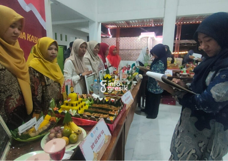 Suasana penilaian lomba Tumpeng Nasi Kuning di Desa Cagak Agung, Kecamatan Cerme. (Foto: Ist/Infogresik)