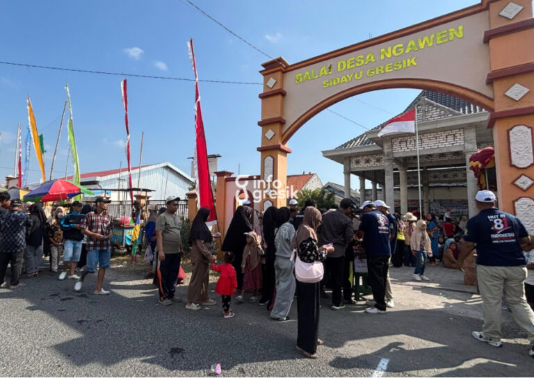 Semarakkan HUT ke-81 RI, Pemdes Ngawen Gelar Senam Bersama dan Jalan Sehat Para peserta jalan sehat tiba di Balai Desa Ngawen. (Foto: Khanif Rosidin/Infogresik)