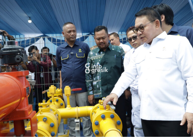 Jaringan Gas Bumi di Menganti Rampung, Jadi Solusi Energi Hemat untuk Warga dan UMKM Gresik Kepala Staf Kepresidenan Dudung Abdurachman saat meninjau Jargas didampingi Bupati Gresik Fandi Akhmad Yani di Menganti. (Foto: Ist/Infogresik)