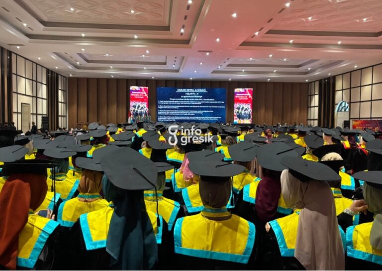 Gandeng PT STL Chemical Indonesia di JIIPE, UMG Siapkan Lulusan Langsung Masuk Dunia Kerja Suasana Wisuda ke-49 UMG di Graha Kartini, Gresik. (Foto: Khanif Rosidin/Infogresik)