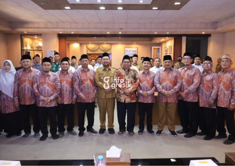 Bupati Gresik Kukuhkan 11 Anggota Dewan Pendidikan 2026–2031, Dorong Sinergi Perkuat Mutu dan Karakter Siswa Bupati Gresik Fandi Akhmad Yani bersama pengurus Dewan Pendidikan Kabupaten Gresik. (Foto: Ist/Infogresik)