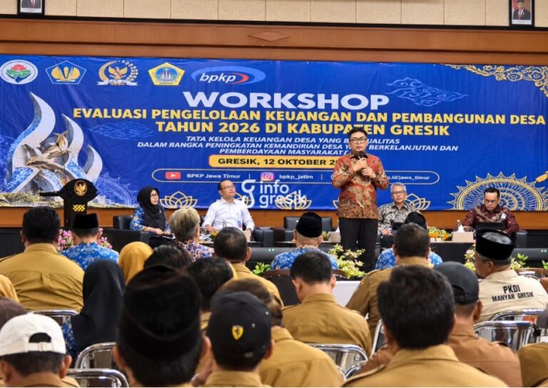 Anggota Komisi XI DPR RI, Thoriq Majiddanor, saat menjadi narasumber dalam workshop. (Foto: Ist/Infogresik)