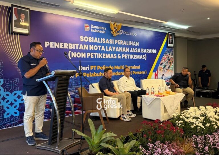 Pimpinan Pelindo Multi Terminal Pelabuhan Gresik, Sutopo, saat menyosialisasikan integrasi administrasi penagihan layanan nonpetikemas. (Foto: Ist/Infogresik)