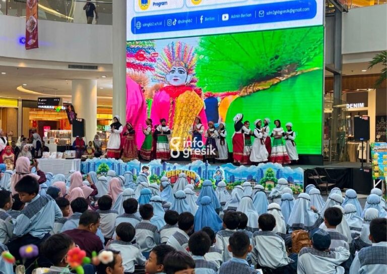 Penampilan tari siswa SD Berlian School di Atrium Icon Mall Gresik. (Foto: Khanif Rosidin/Infogresik)